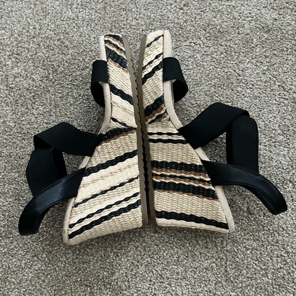 Anne‎ Klein Black and Tan Striped Woven Wedge Sandals Size 8 NWOB - Picture 6 of 8
